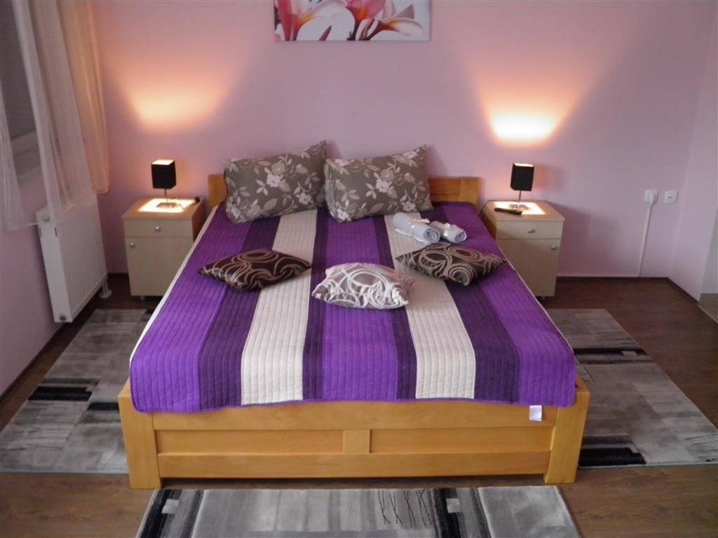 B&B Zmajevo Gnezdo 021 Sremska Kamenica Bagian luar foto