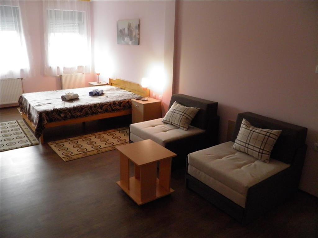 B&B Zmajevo Gnezdo 021 Sremska Kamenica Bagian luar foto