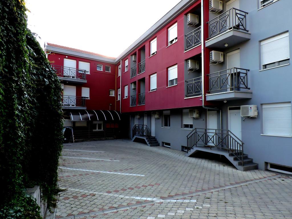 B&B Zmajevo Gnezdo 021 Sremska Kamenica Bagian luar foto