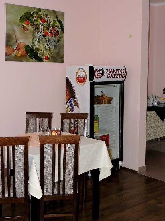 B&B Zmajevo Gnezdo 021 Sremska Kamenica Bagian luar foto