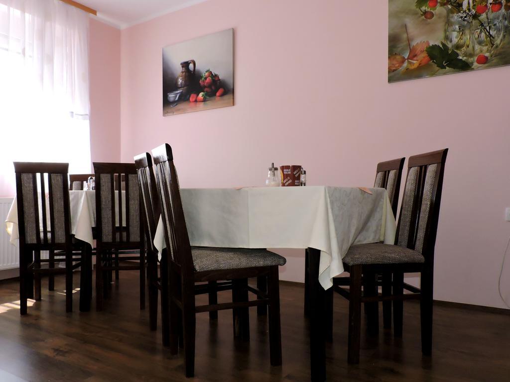 B&B Zmajevo Gnezdo 021 Sremska Kamenica Bagian luar foto