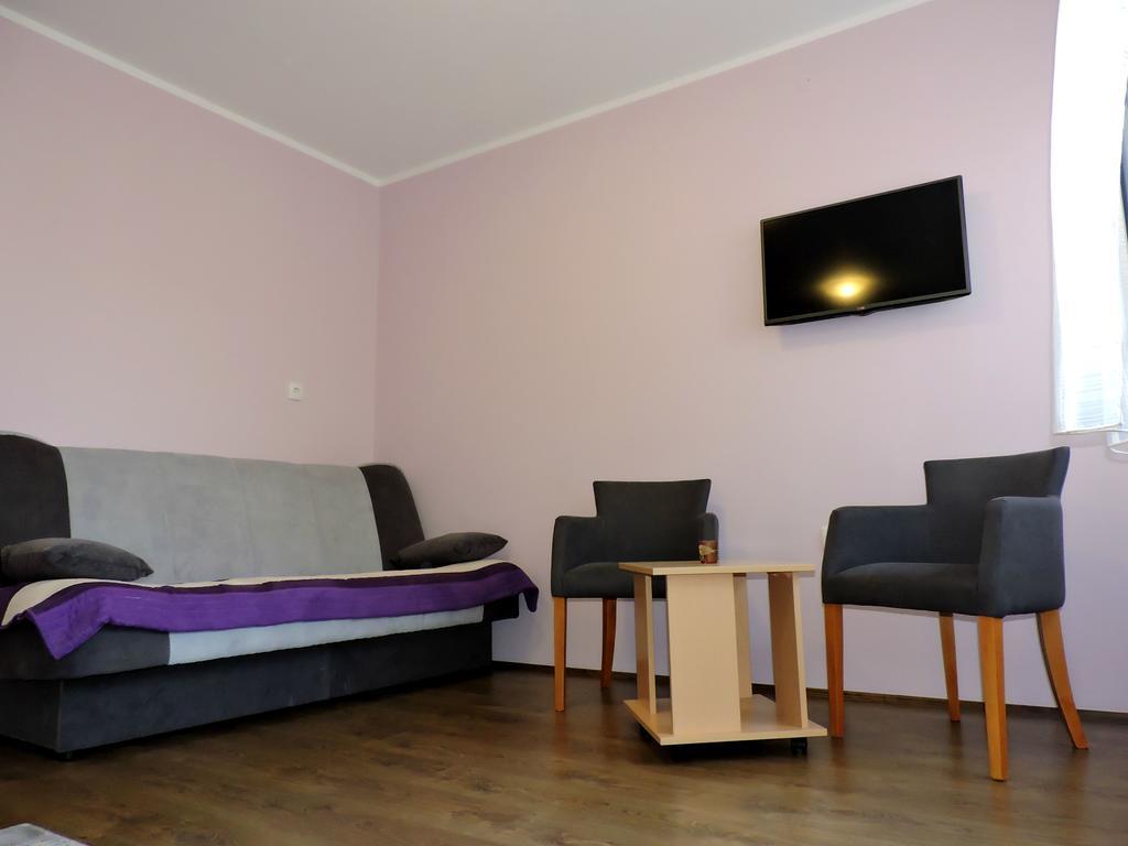 B&B Zmajevo Gnezdo 021 Sremska Kamenica Ruang foto
