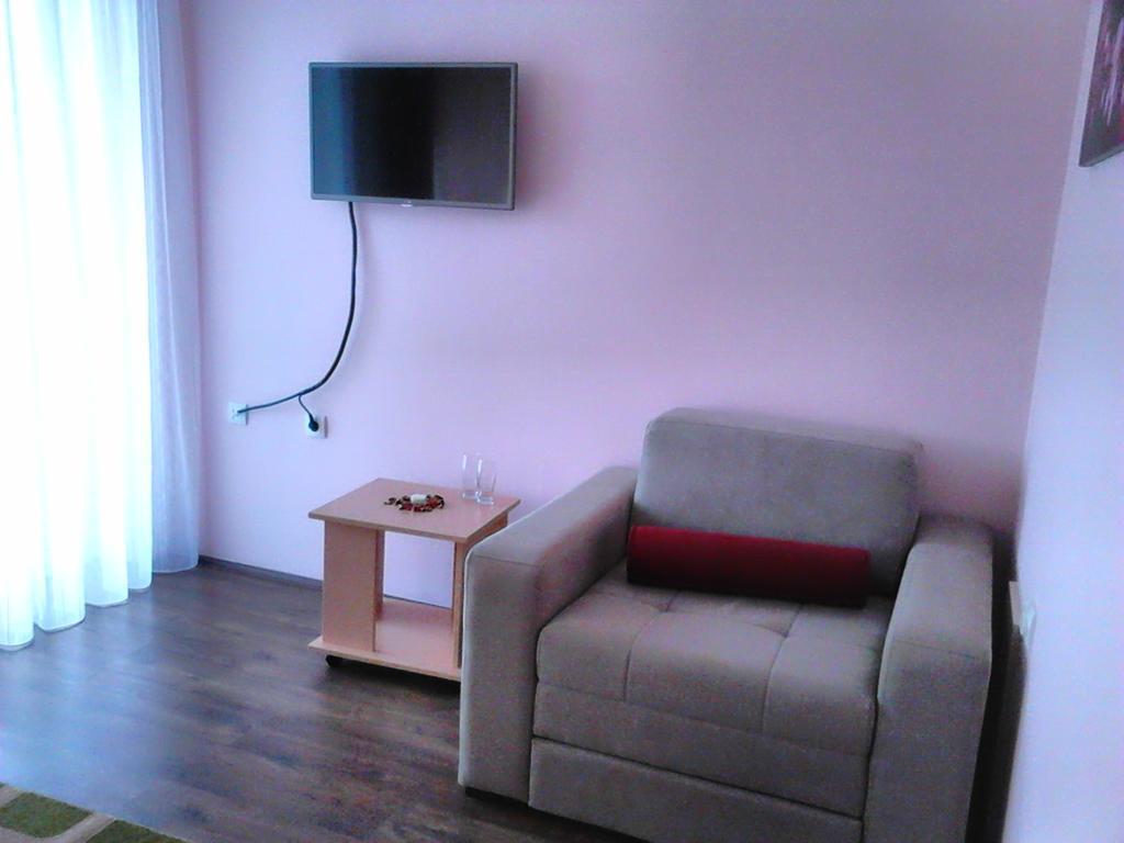 B&B Zmajevo Gnezdo 021 Sremska Kamenica Bagian luar foto