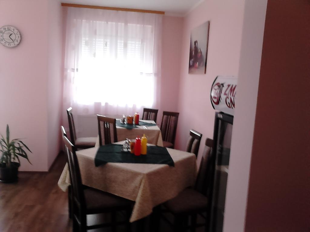 B&B Zmajevo Gnezdo 021 Sremska Kamenica Bagian luar foto