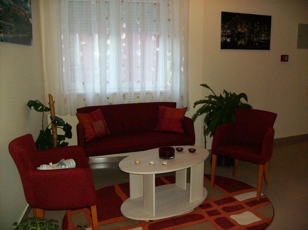 B&B Zmajevo Gnezdo 021 Sremska Kamenica Bagian luar foto