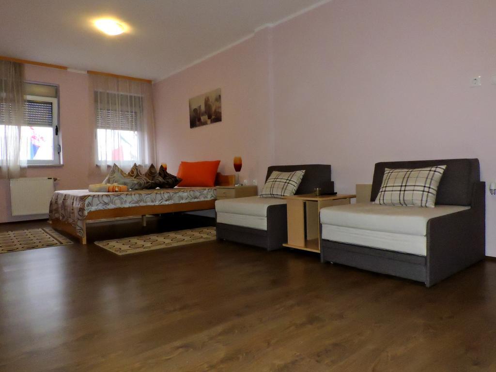 B&B Zmajevo Gnezdo 021 Sremska Kamenica Bagian luar foto
