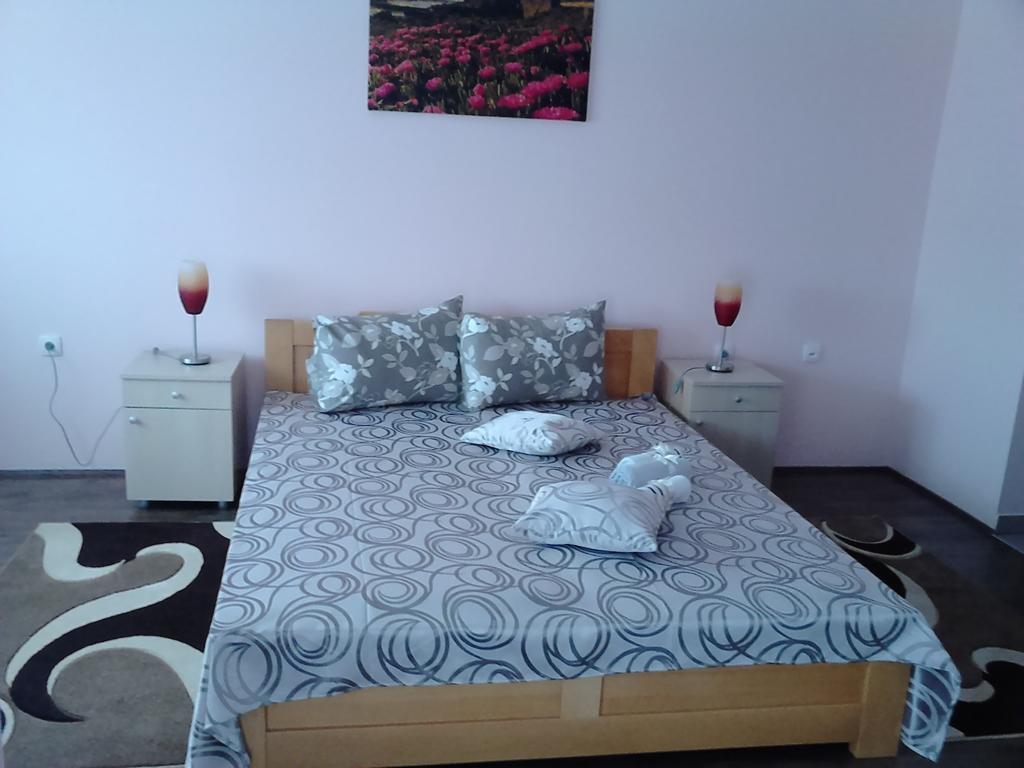 B&B Zmajevo Gnezdo 021 Sremska Kamenica Bagian luar foto